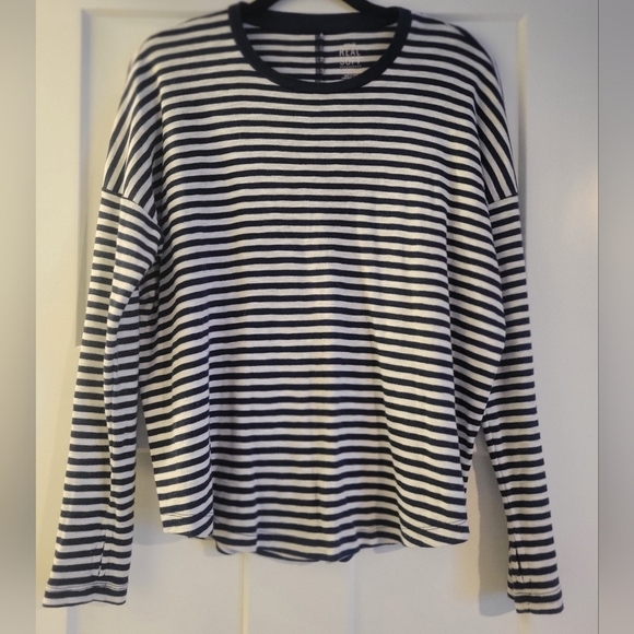 Aerie Real Soft Long Sleeve Drop Shoulder Top with Thumb Holes - Picture 2 of 7